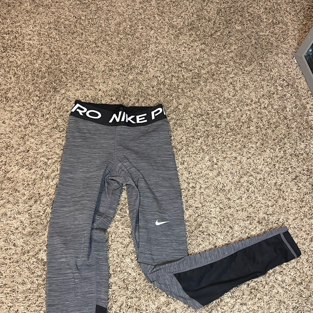 Nike Kids Leggings in Heather Gray and Black